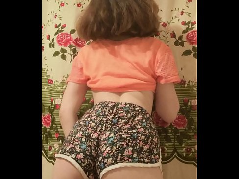❤️ Nwa ọhụrụ sexy na-eyipụ uwe mkpirisi ya na igwefoto ❤❌ Mmekọahụ ☑